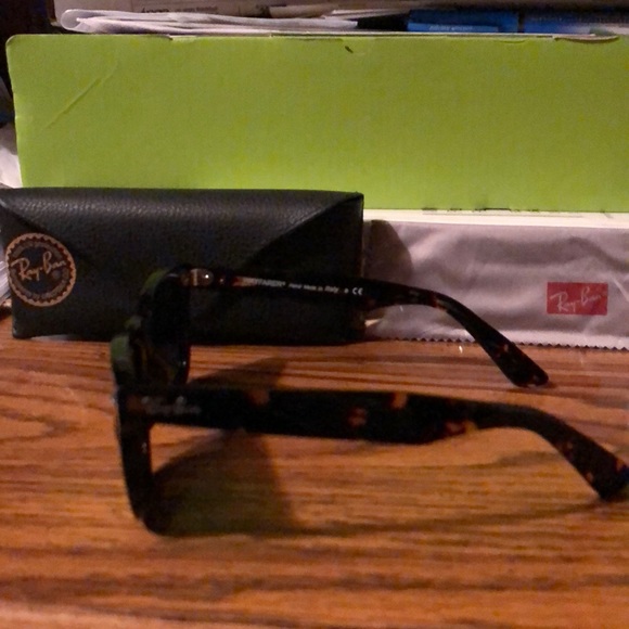 Ray ban original wayfarer tortoise sunglasses - Picture 2 of 6